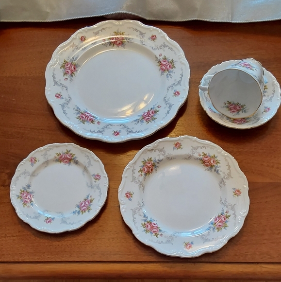 Royal Albert Tranquilty 5 piece place set - Picture 3 of 7